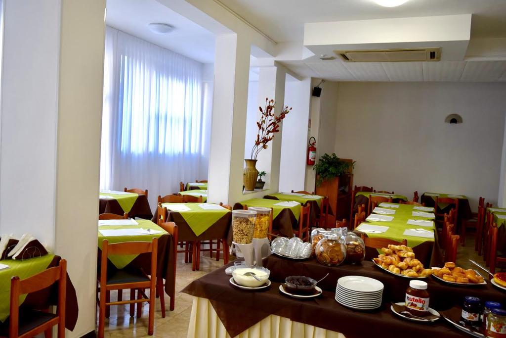 Oxford Hotel Rimini Luaran gambar